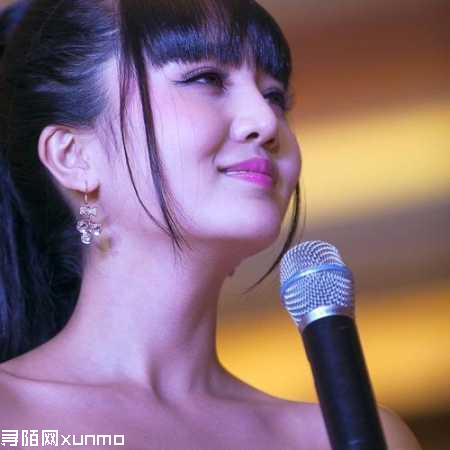 �ɰ��ɾ���Ů������۰�