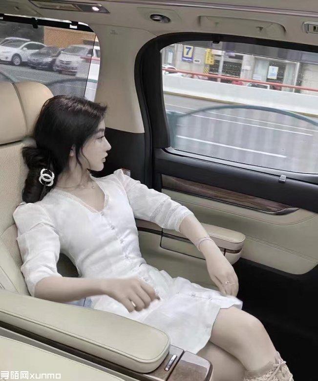 �ɶ���У��һŮѧ������ְ��ģ�أ�ѧ�����衣